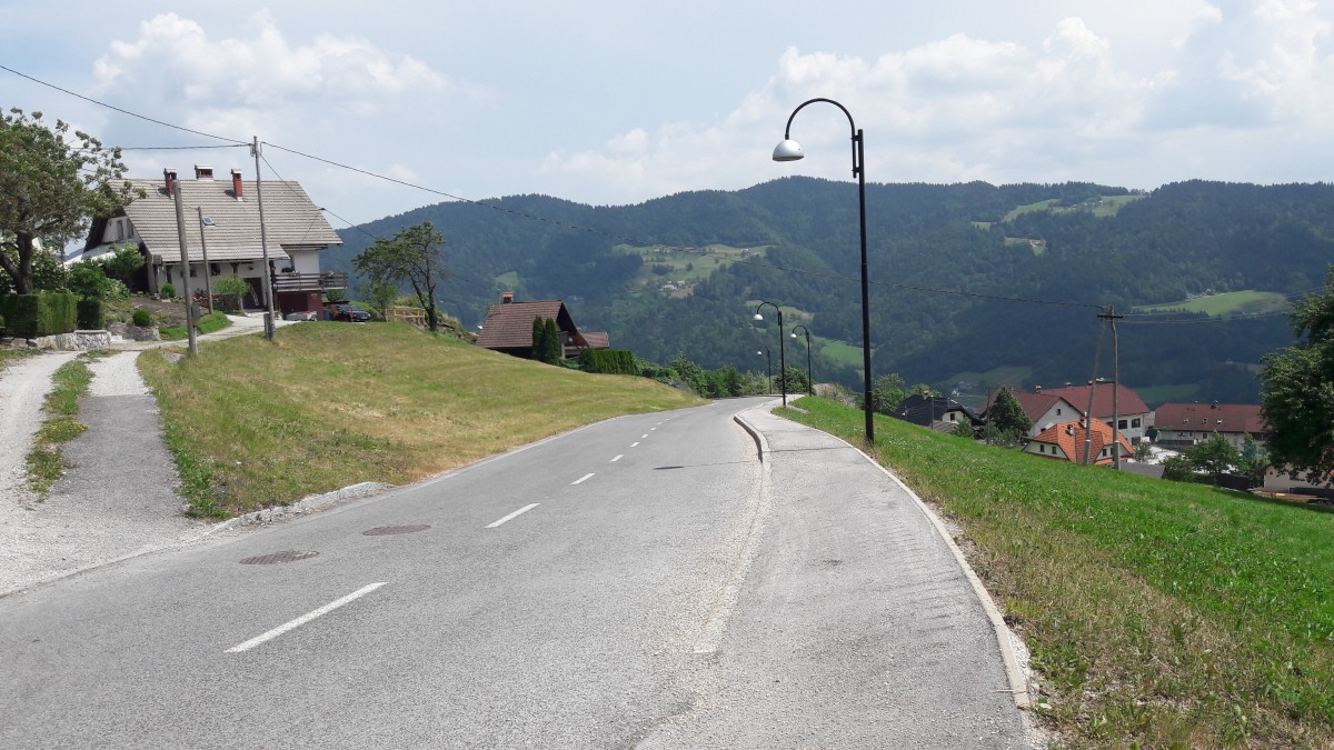 Obnova ceste skozi naselje Javorje
