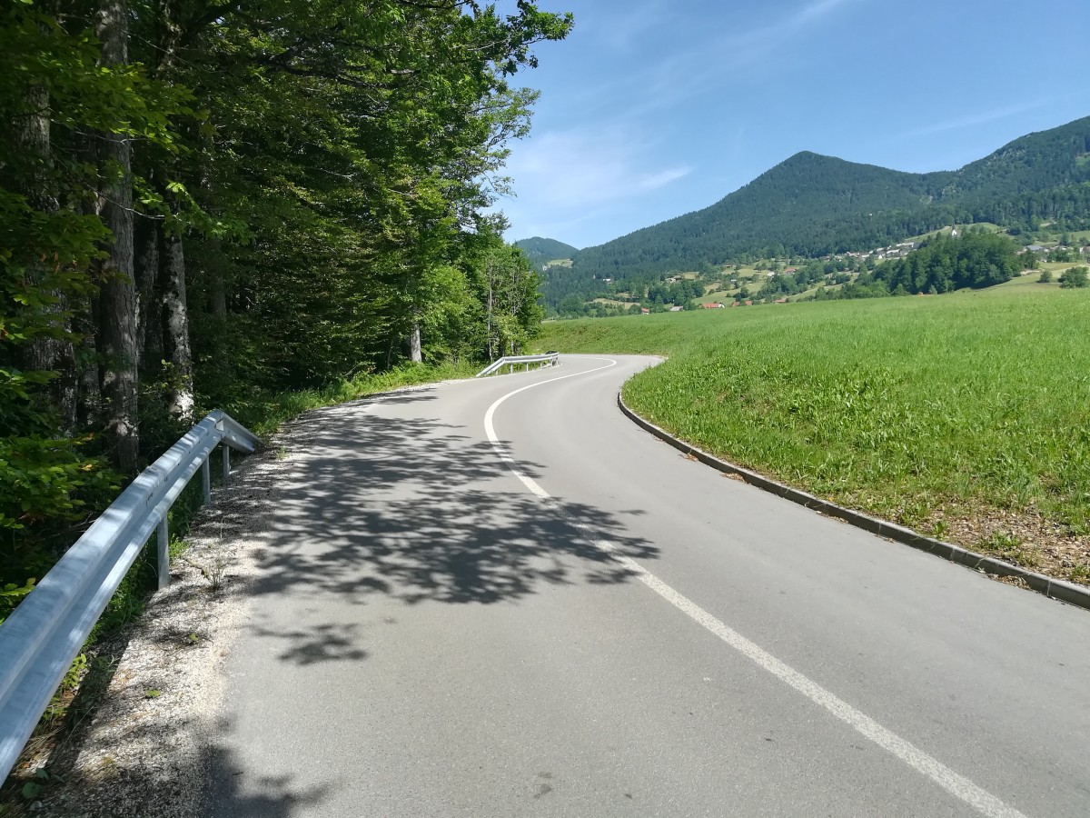 Obnova ceste v Javorje pod naseljem Dolenčice
