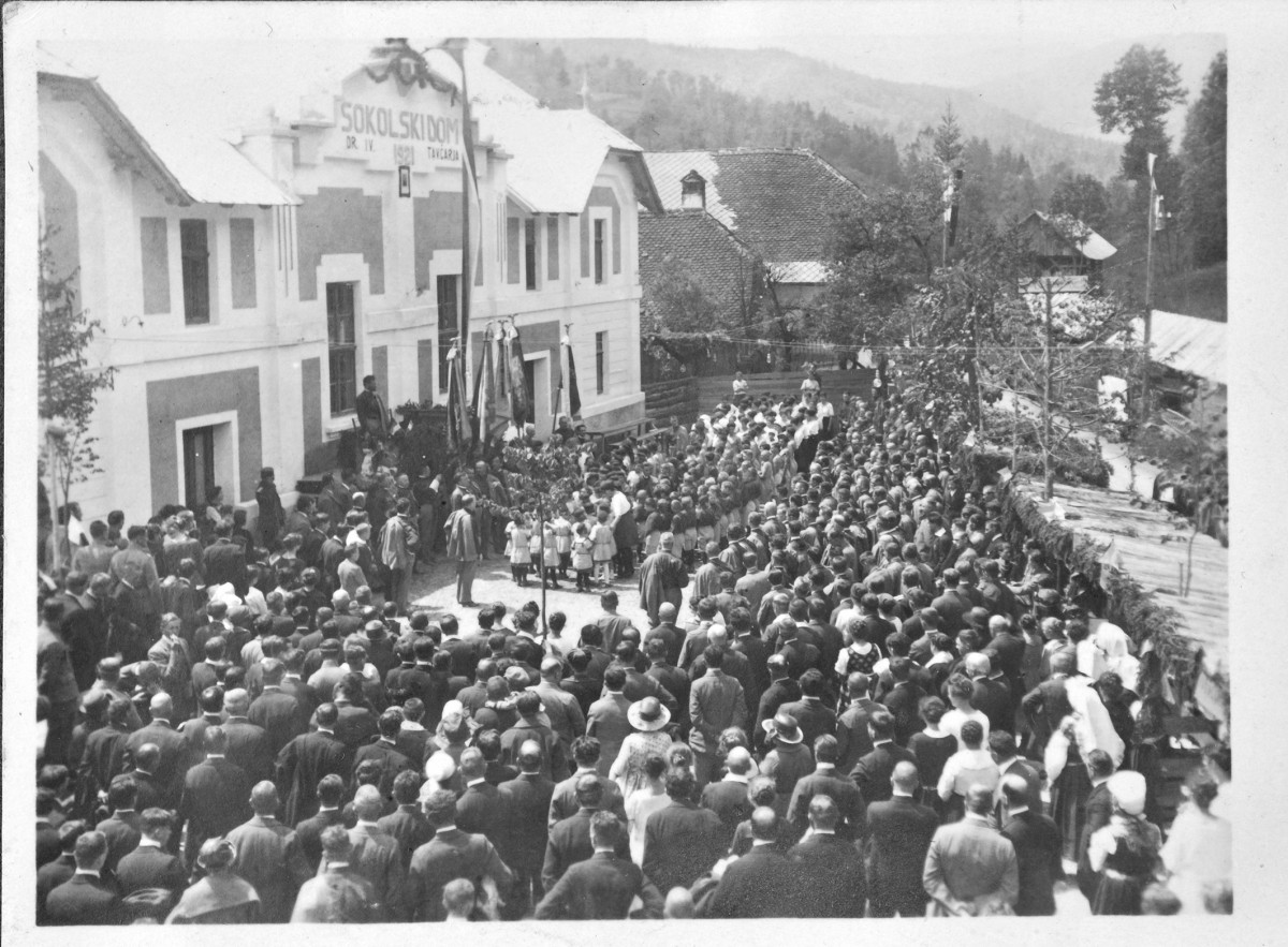 Slovesnost ob odprtju Sokolskega doma na binkoštno nedeljo, 20. maja 1923 FOTO: TOMAŽ LUNDER, ARHIV OBČINE