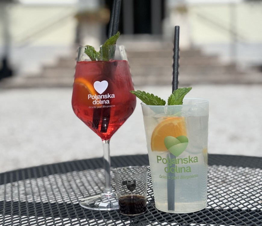 Izposoja plastičnih kozarčkov