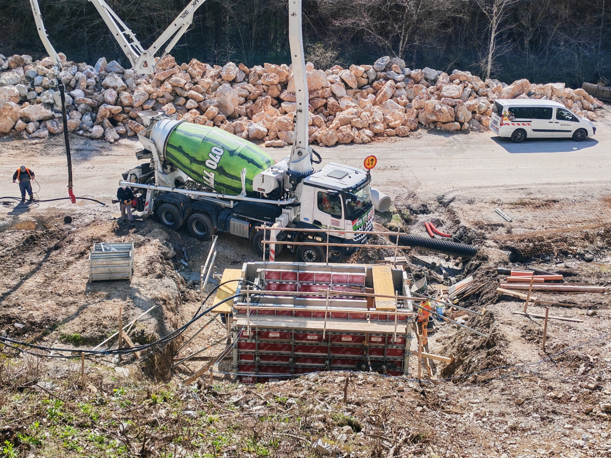 Betoniranje sten pri črpališču Kopačnica