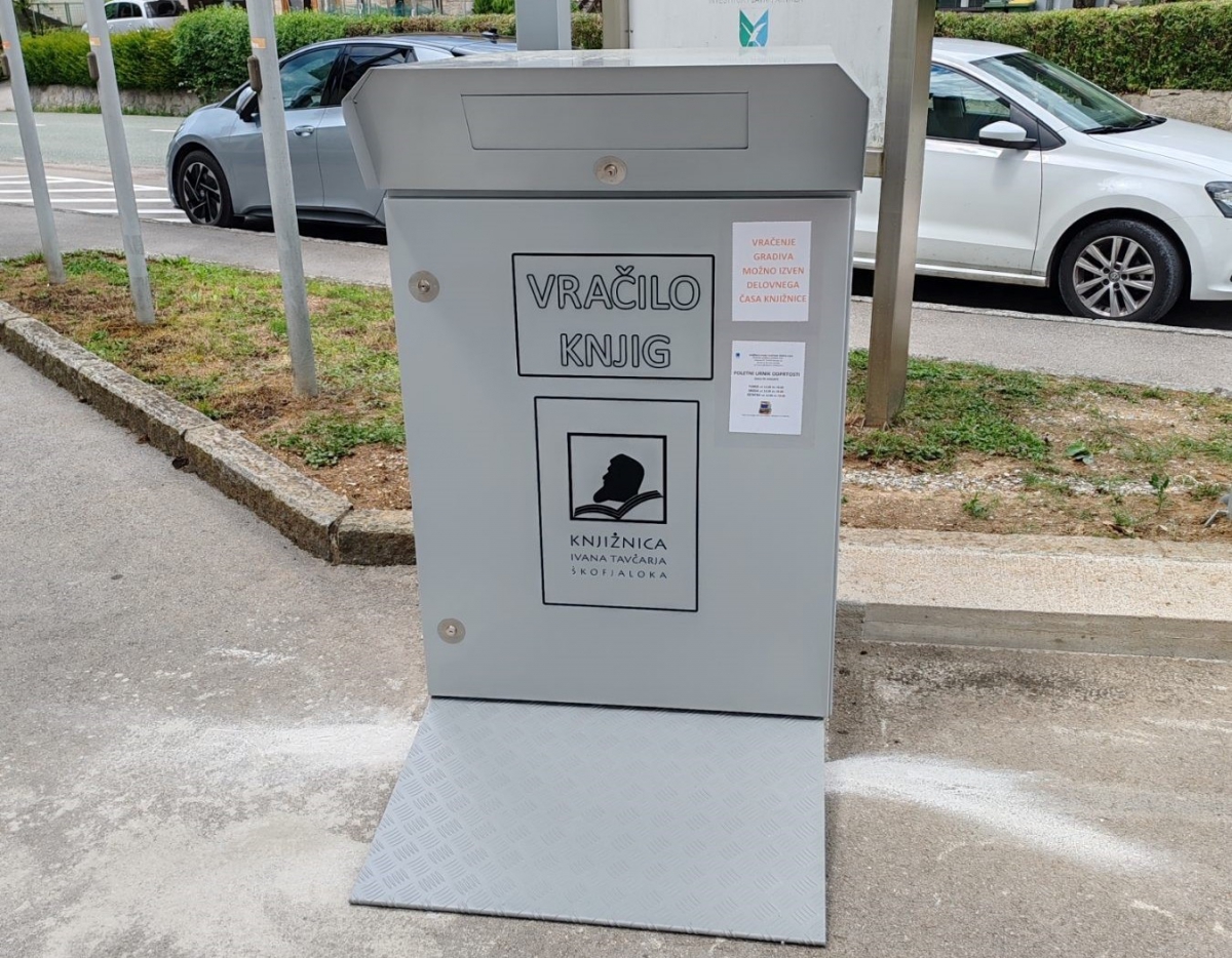 Zabojnik za vračanje gradiva. Foto: arhiv knjižnice