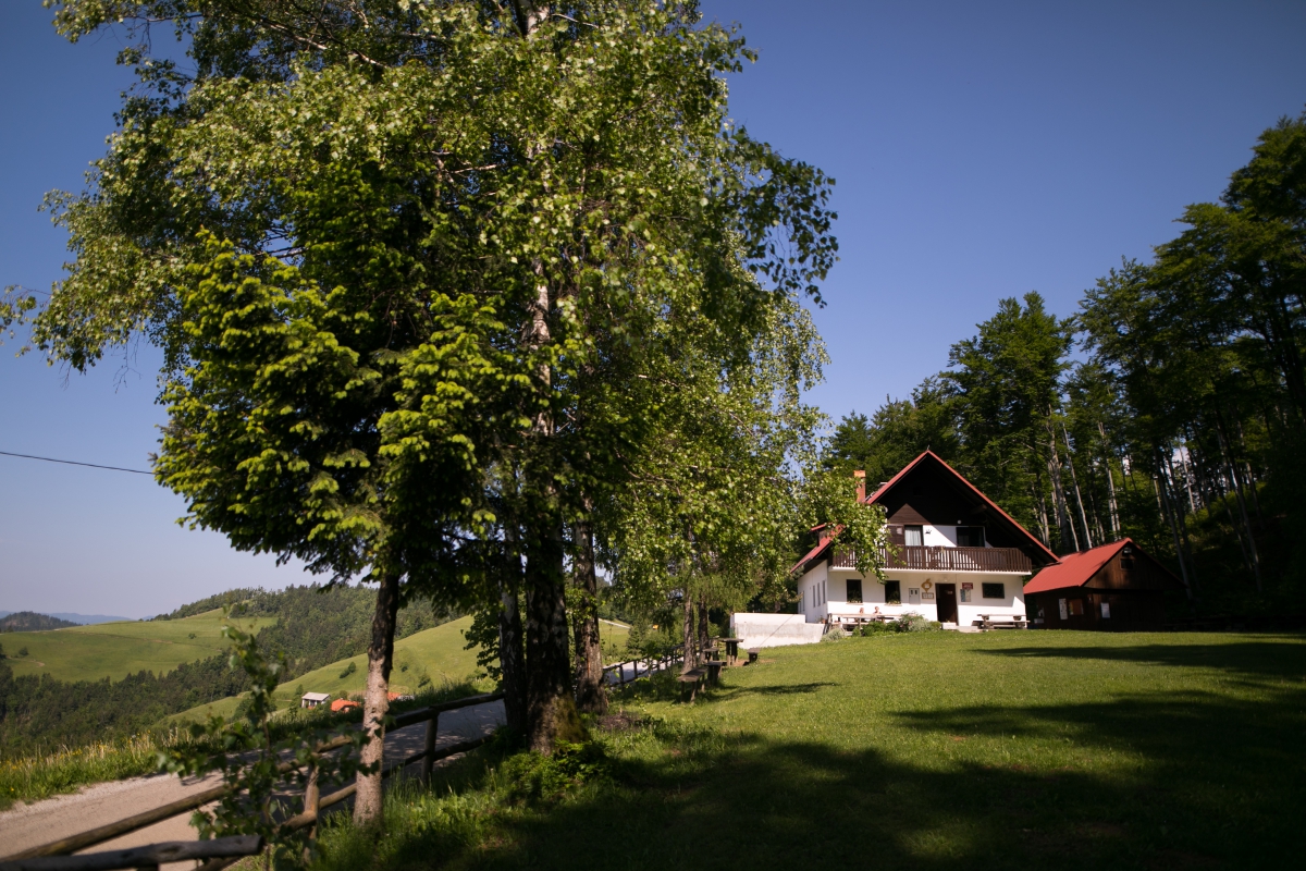 Koča na Ermanovcu. Foto: Katja Jemec