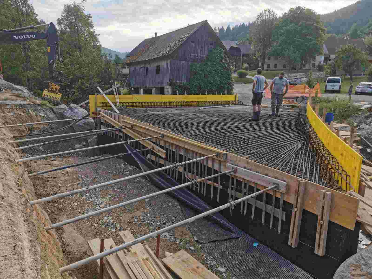 Zgrajen poplavno varnejši most Podobeno
