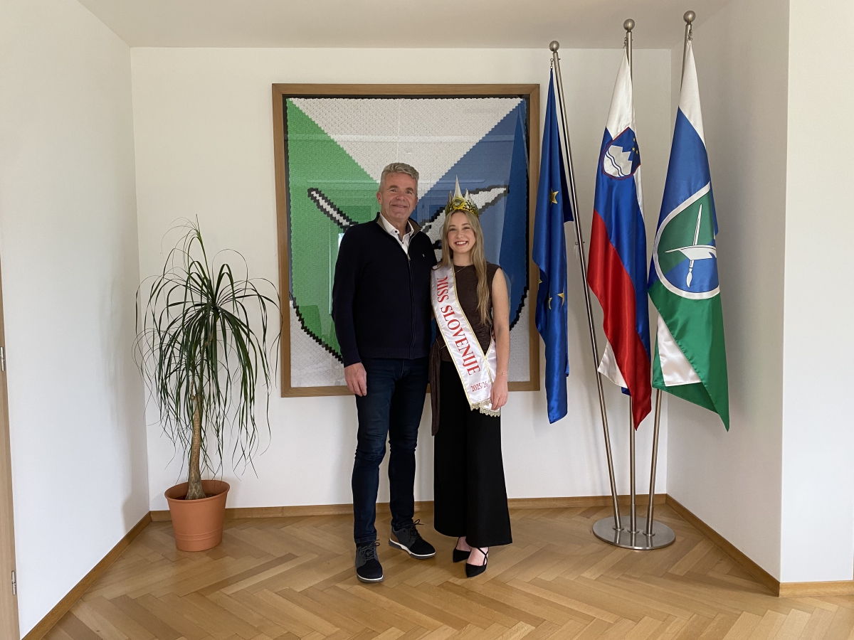 Župan Milan Čadež in Elin Kos, Miss Slovenije 2026. Foto: arhiv občine