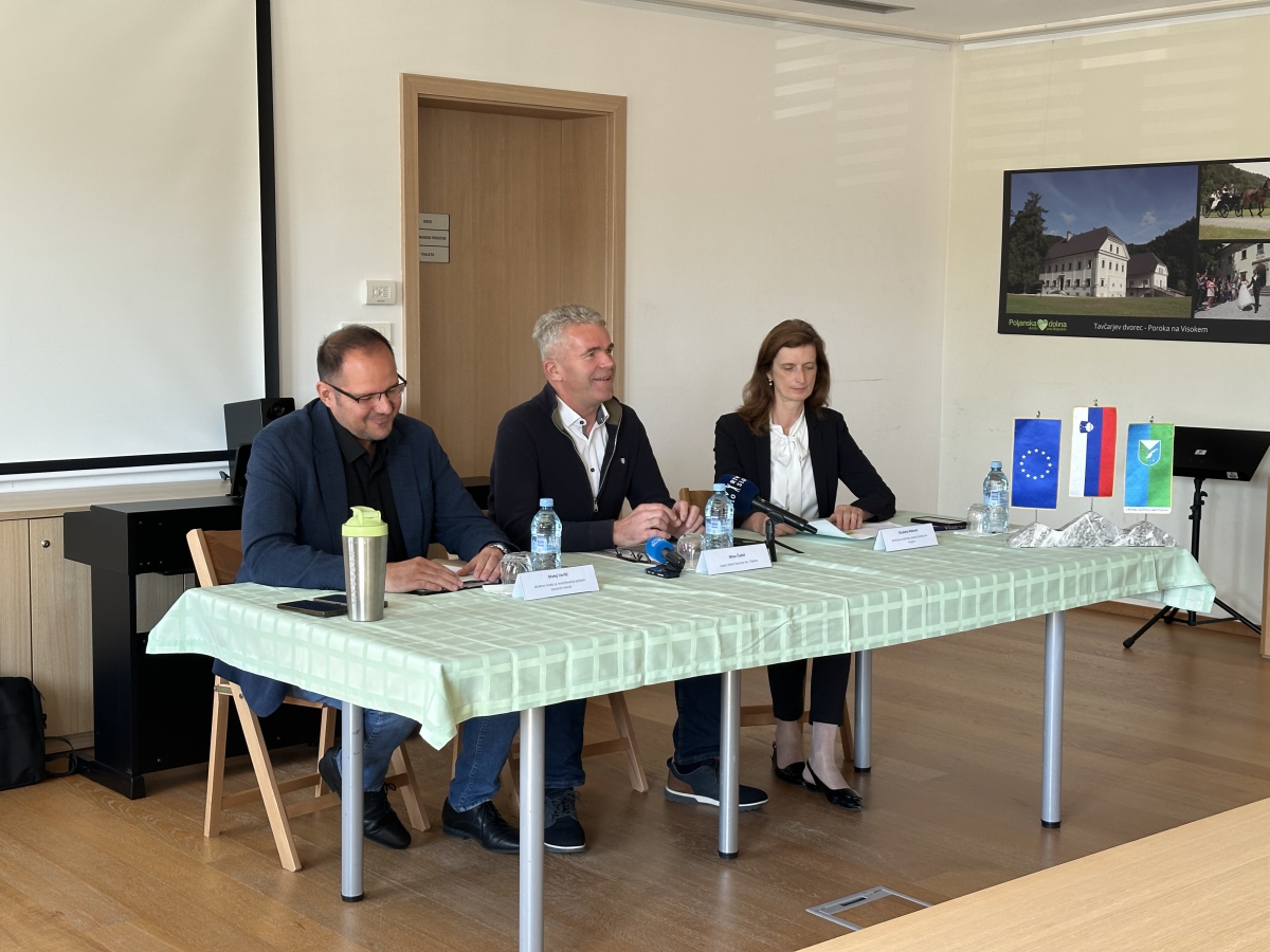 Matej Voršič, direktor Urada za zmanjševanje posledic naravnih nesreč pri Ministrstvu za okolje in prostor, Milan Čadež, župan, Elizabeta Rakovec, direktorica občinske uprave